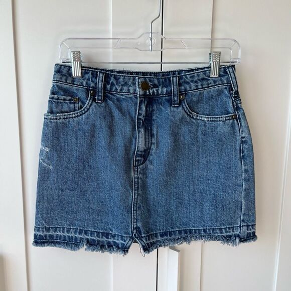 Free‎ People Mini Distressed Denim Skirt size 0 - Picture 2 of 9